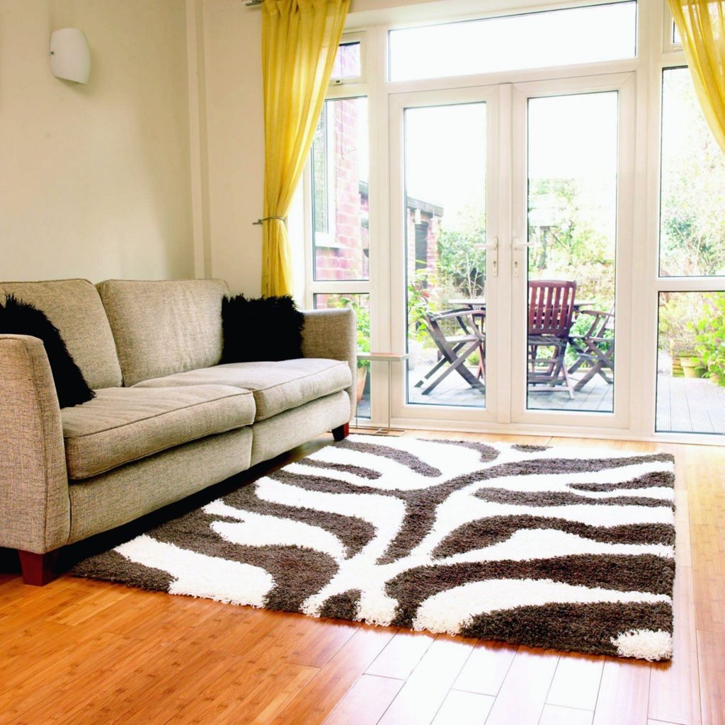 Beautify Your Living Room Rugs With Casual Styles