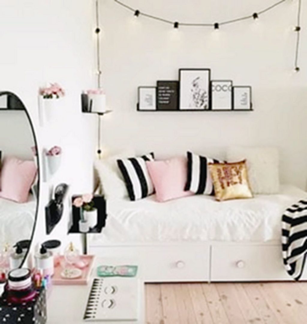 Simple Dorm Decoration For Teenager Inspiration