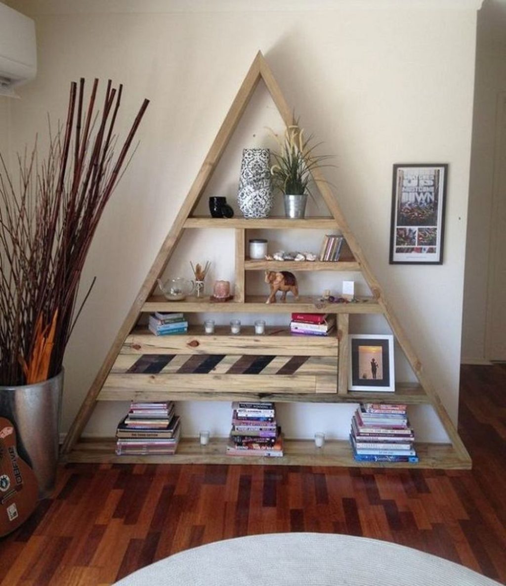 DIY Pallet Bookshelf Furniture