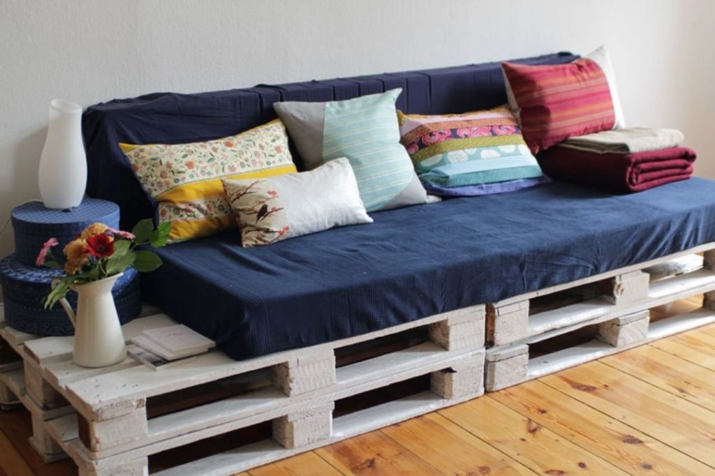 Easy DIY Wooden Pallet Furniture