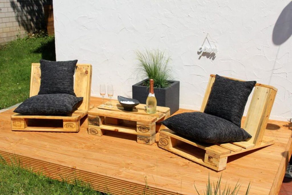 Wood Pallet Outdoor Furniture