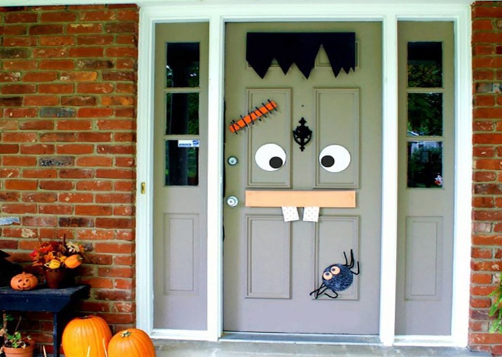 Decorating the Door on Halloween on designferia com