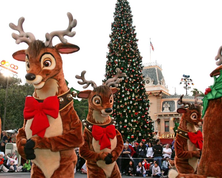 A Christmas Fantasy Disneyland Holiday source sanseimama