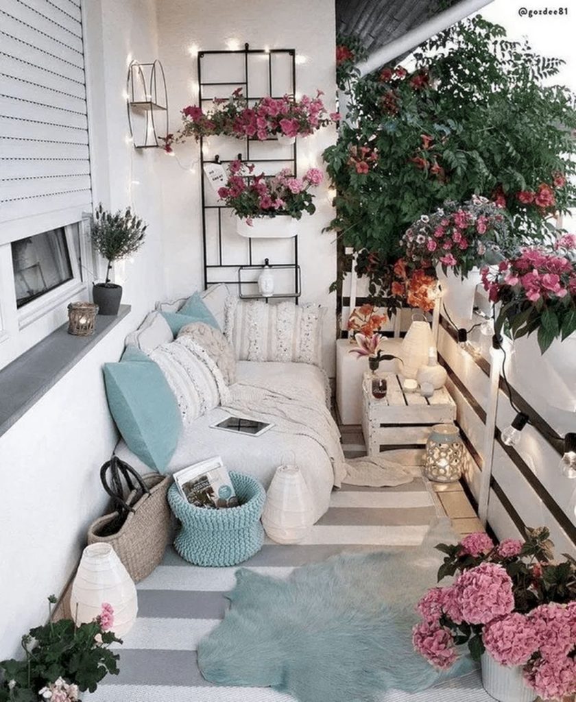 Best Apartment Balcony Decor Ideas For Winter Season