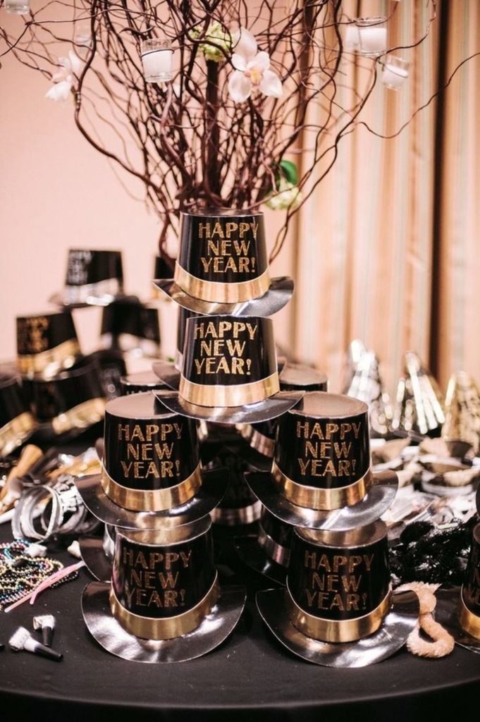 Best Decoration Ideas Of New Year’s Eve Party At Home source Lova Homy