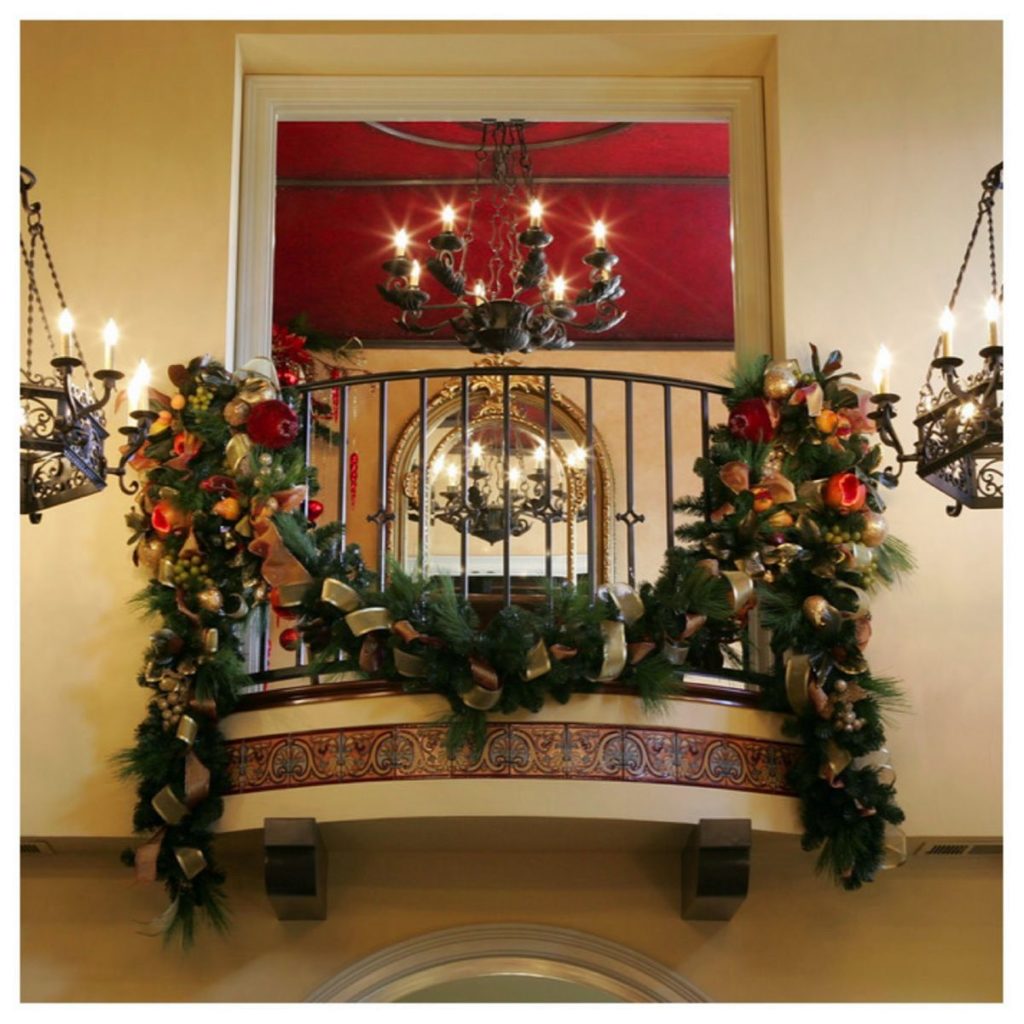 Christmas Decor For Balcony via homeinteriorpedia
