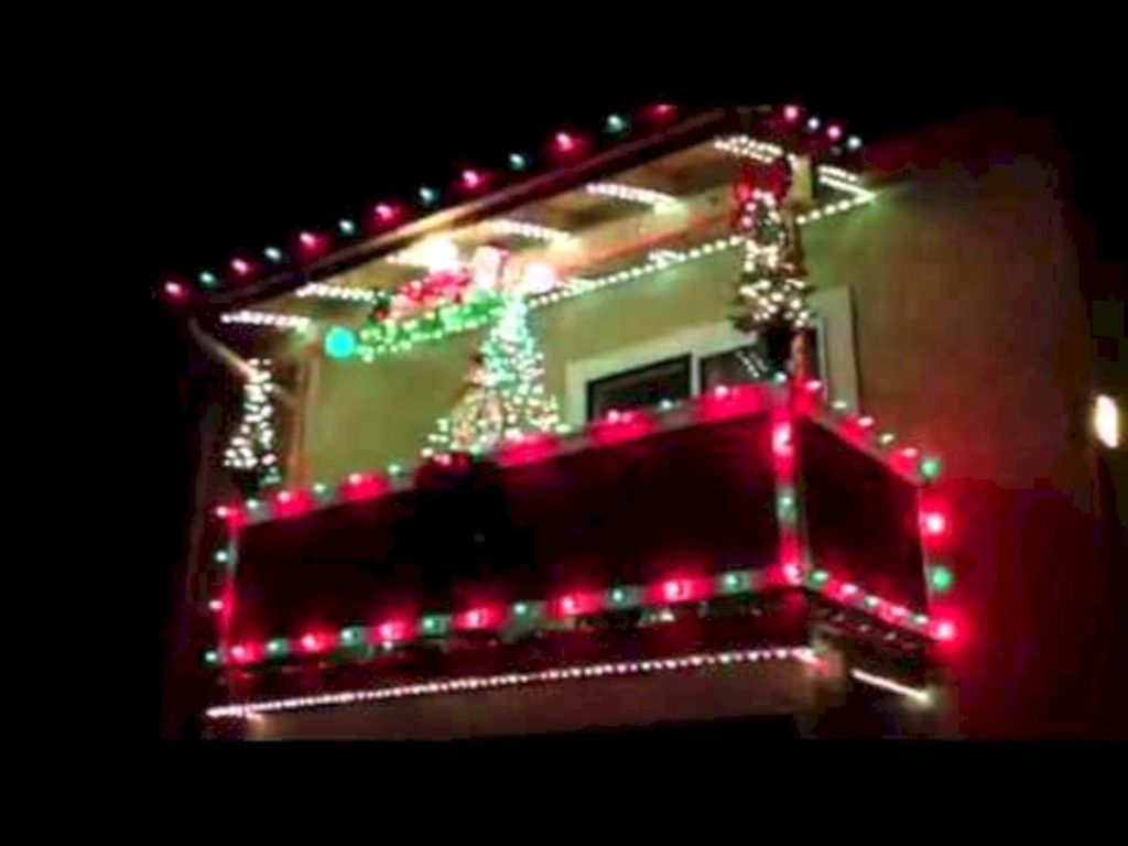 Christmas Lights Balcony Decoration via Q-HOUSE