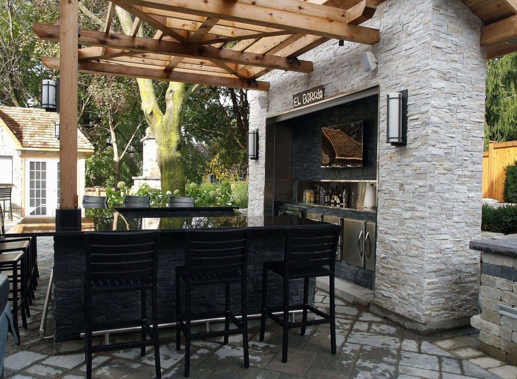 Outdoor Bar Ideas from Rustic to Lavish