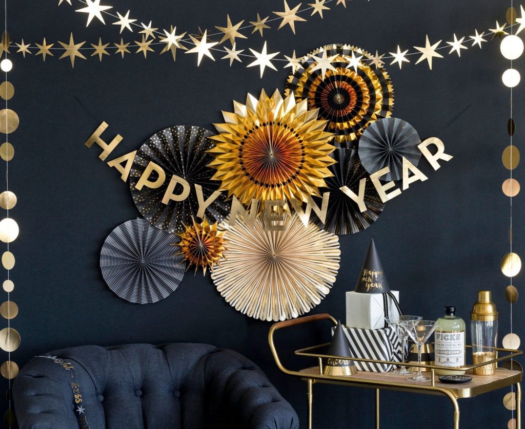 Round Gold Black background New Year Party Decoration source Evolvecos