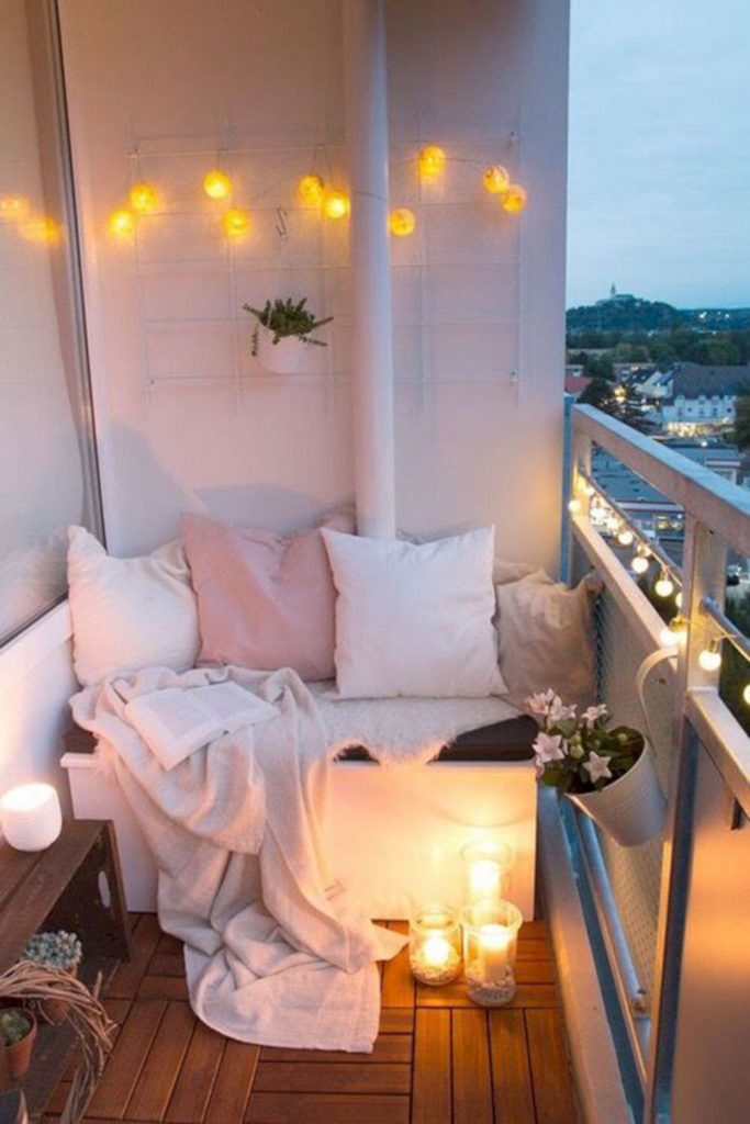 Winter Balcony Decor Ideas That Will Bring Warmth