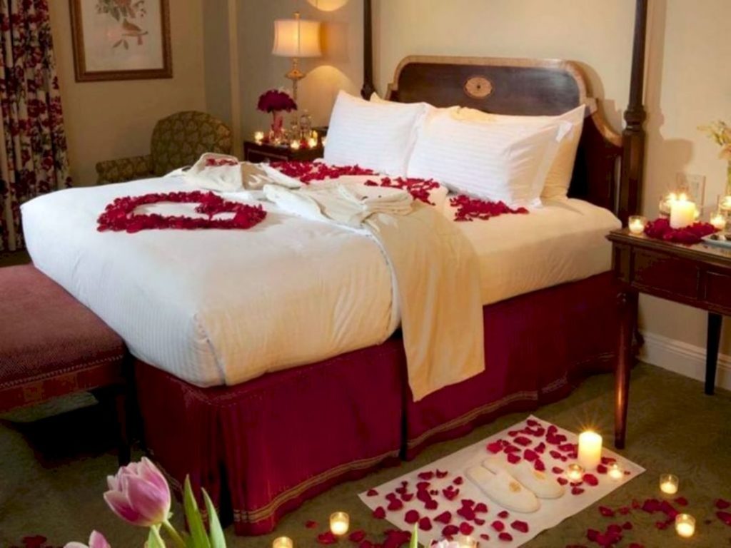 Gorgeous Romantic Valentine Bedroom via Hoom Decoration