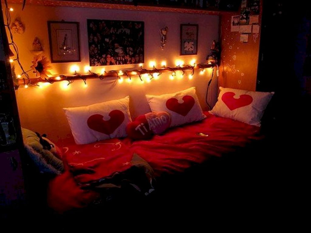 Valentine's Day Bedroom Scene via Luvly Decora
