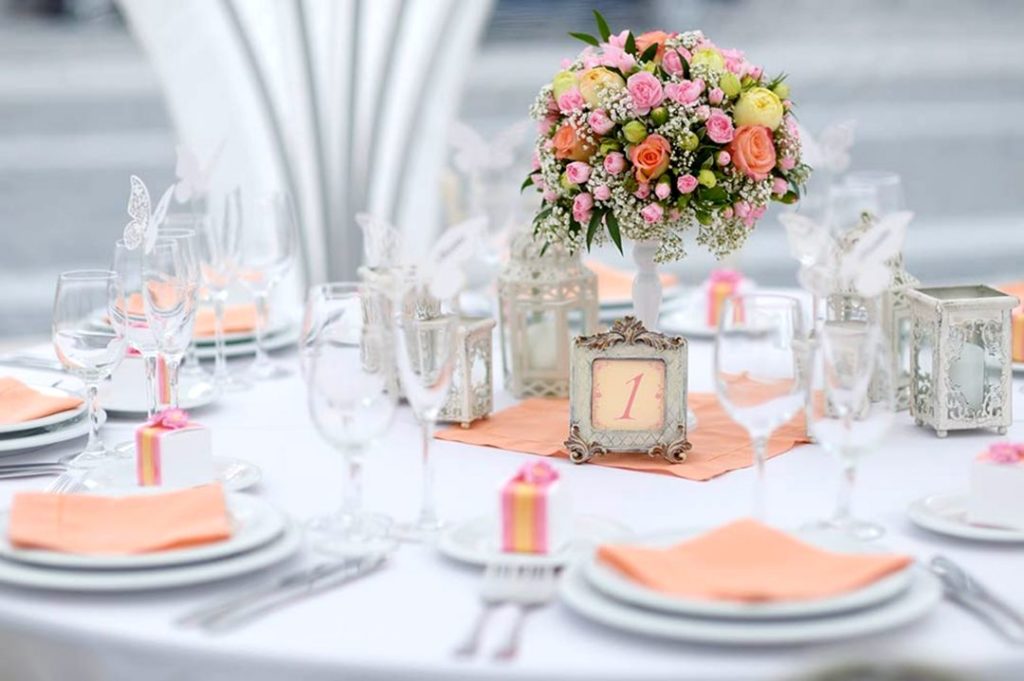 Beautiful Wedding Table Decorations for Your Expressions