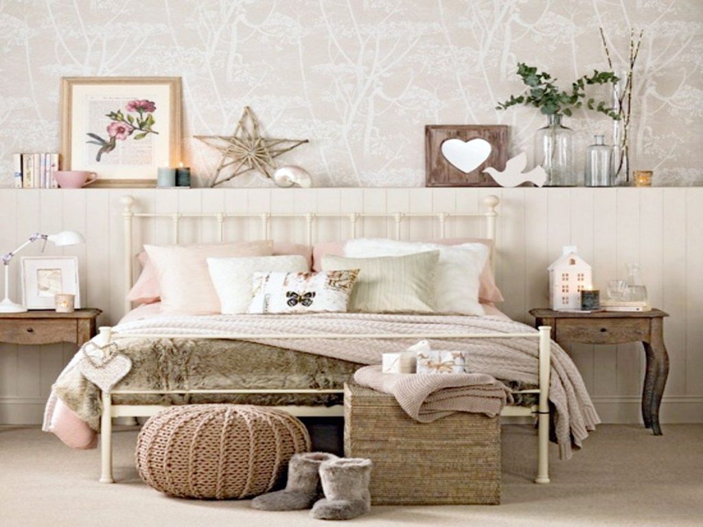 Amazing Vintage Bedroom Design Ideas With Beautiful Wallpaper