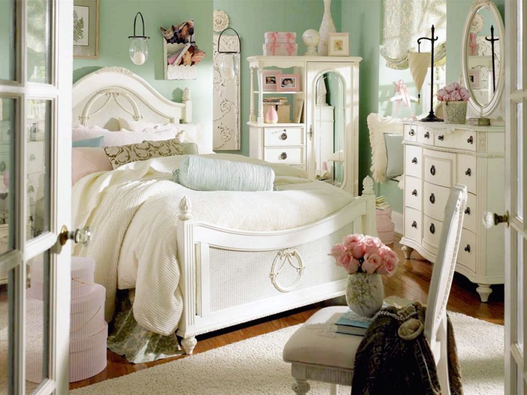 Antique Neat Girls Vintage Bedroom Decoration