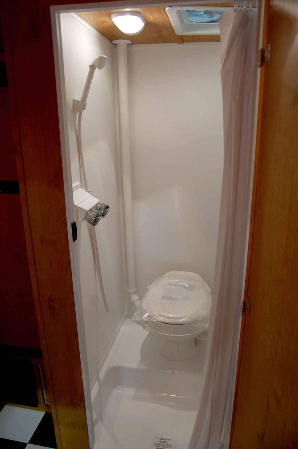 Retro Camper With Combo Shower