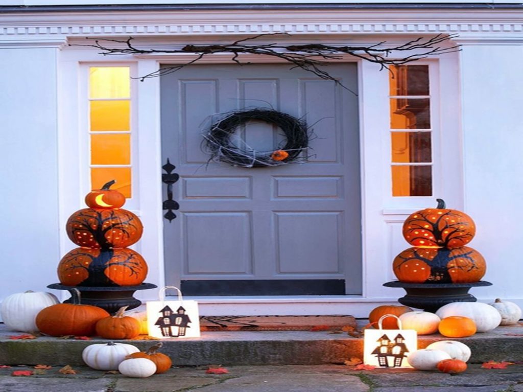 Awesome And Cool Halloween Porch Decoration Ideas via lovethispic com