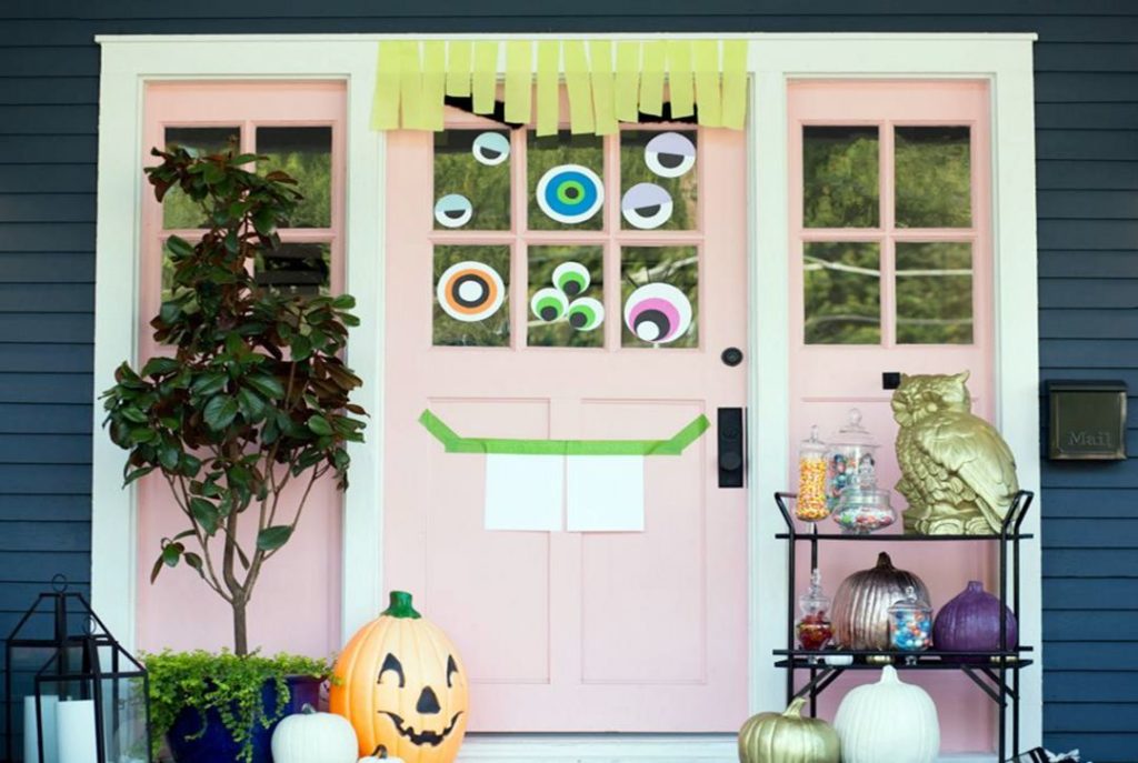 DIY Door Wreaths Halloween Decor via gematogen com