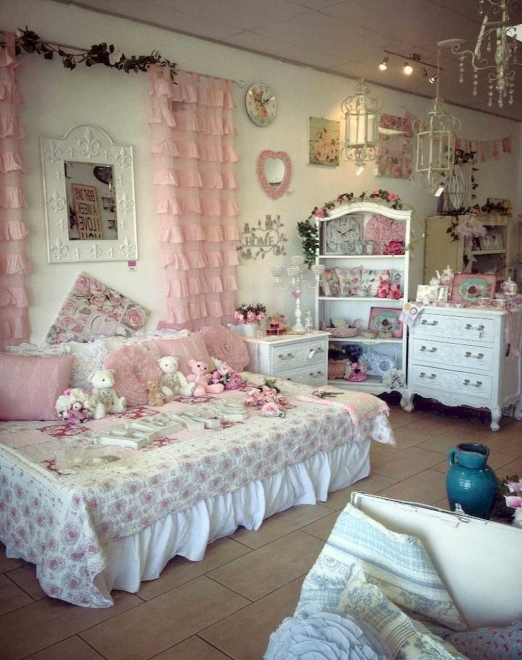 Shabby Chic Pink Bedroom on schlafzimmer