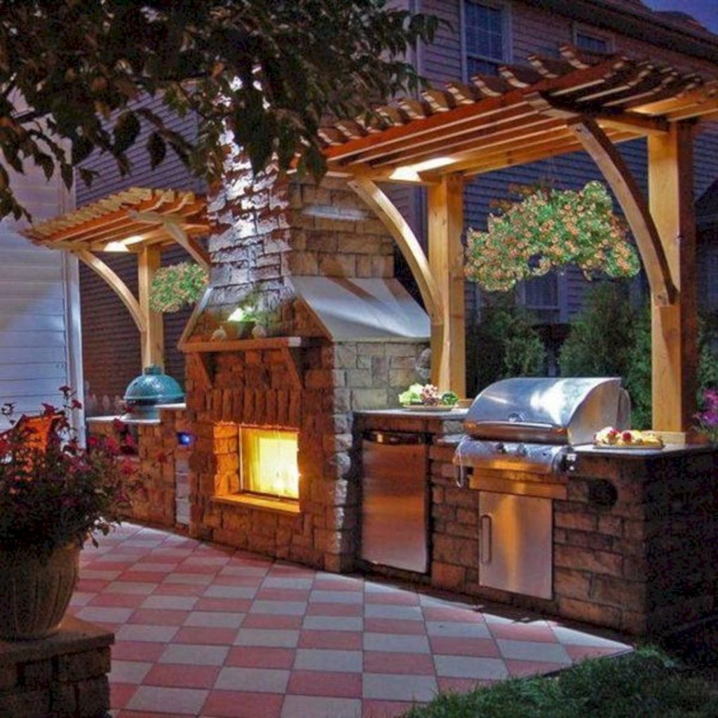 Amazing Outdoor Kitchens That You Might Have While Living