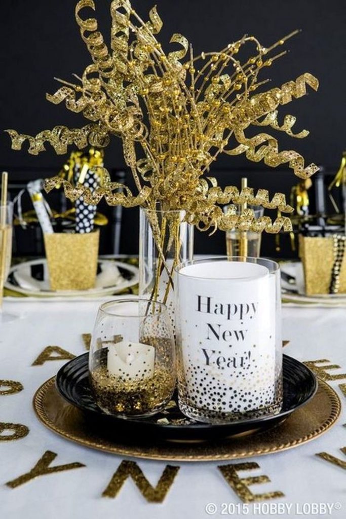 Black and Gold Party Decor Happy New Year Eve source 2.Trgazete
