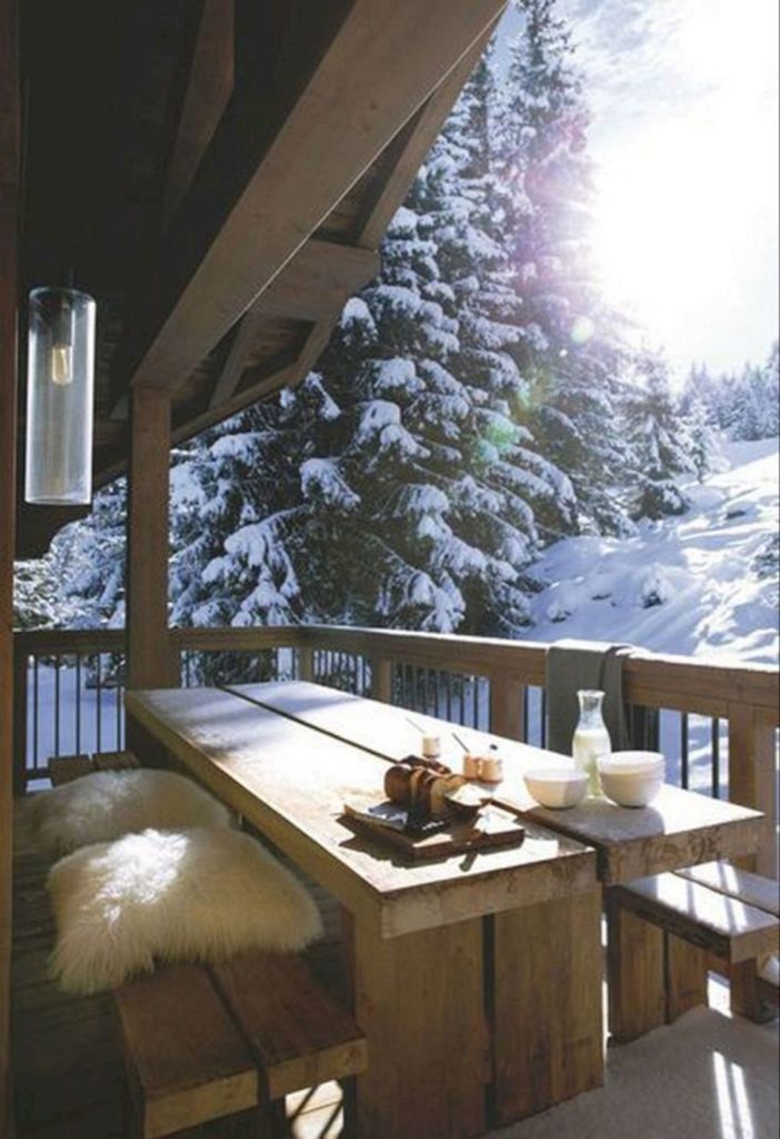 Extraordinary Winter Balcony Decorating