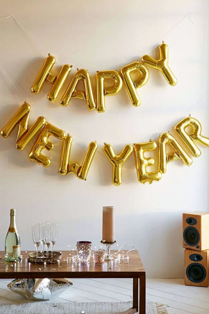 Happy New year balloons decorations source The Very Best BalloonBlog