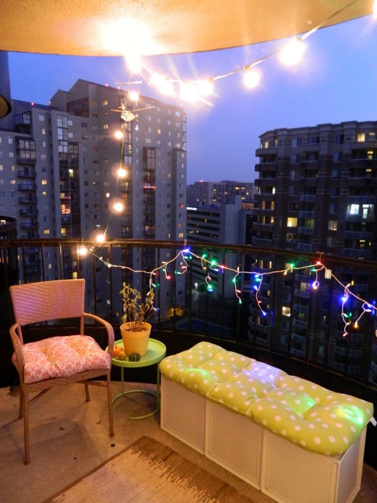 Magical Christmas Balcony Decorations You Will Love To See via Top Dreamer