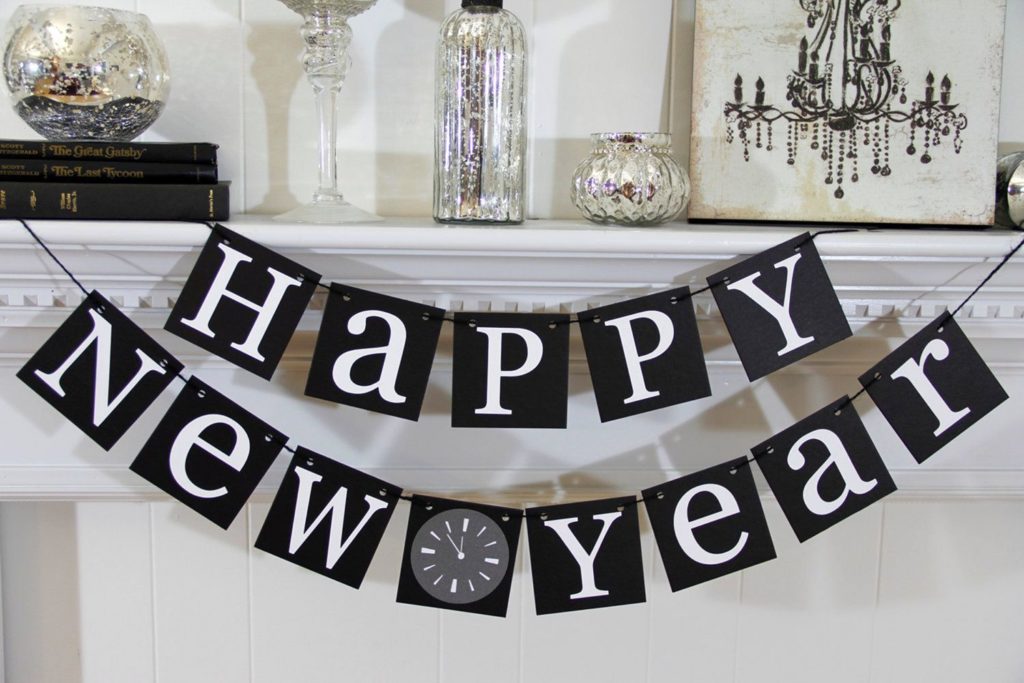 Simple Happy New year decor ides source Pouted