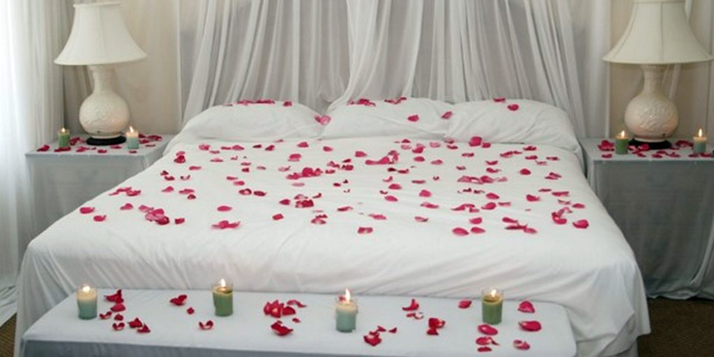Rose Petal Bed Candles via Top Dreamer