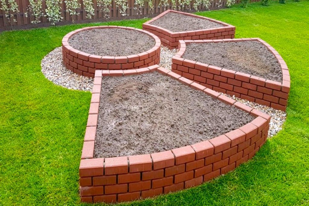 Wonderful Bricks Garden Bed via Vosadu